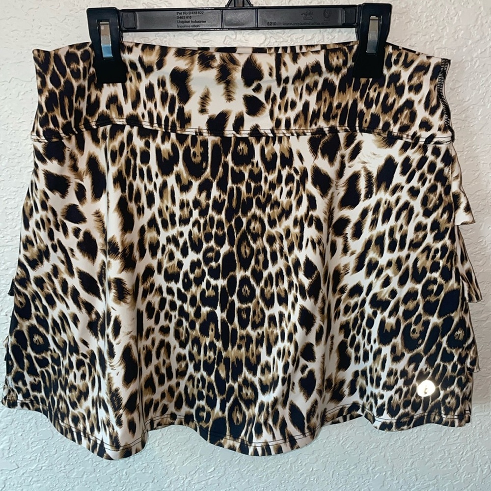 DonaJo tennis, pickleball or running skirt. Size 2 (L) Cheetah print!
